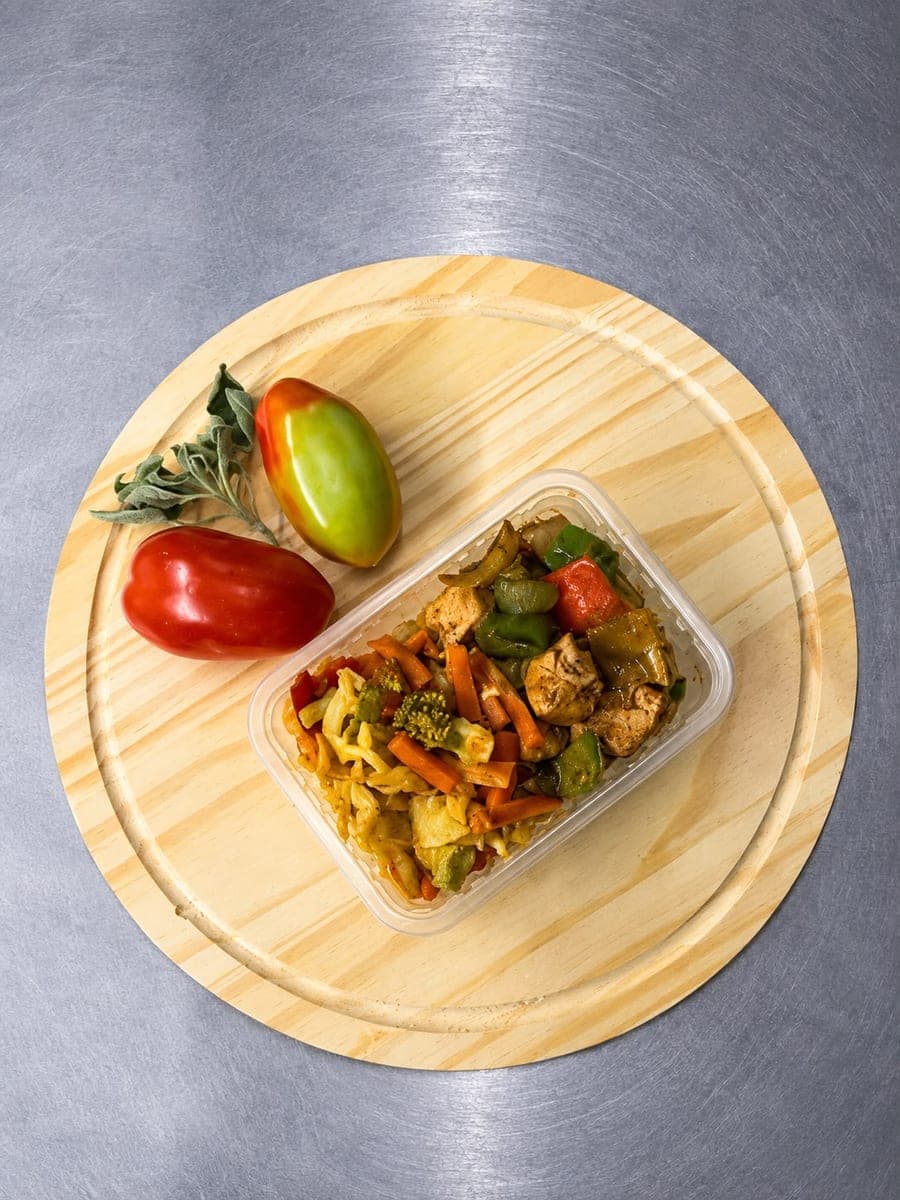 Frango xadrez (com cebola, pimentões e shoyu light) + purê de abóbora cabotiá ou legumes
