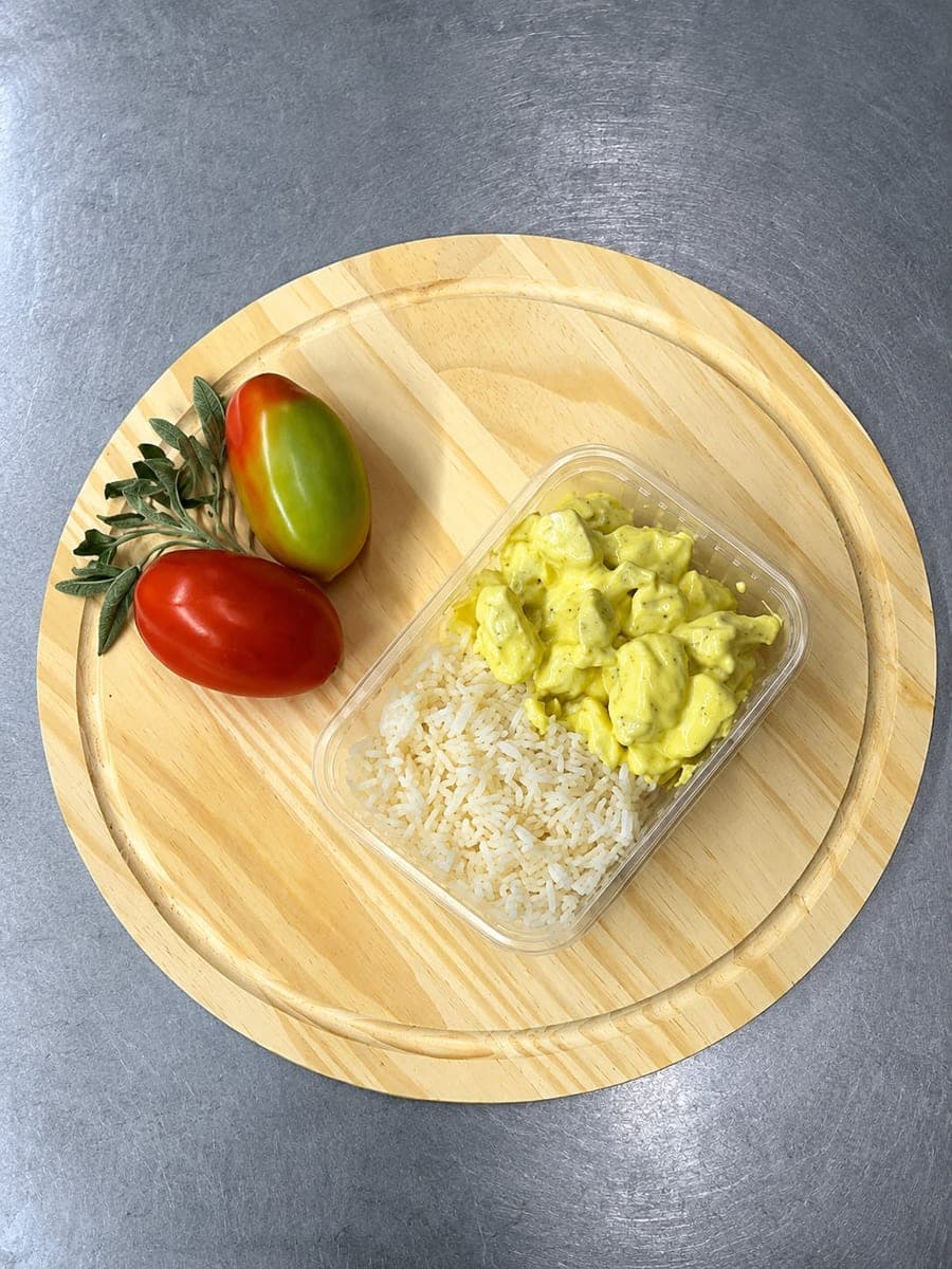 Frango em cubos com mostarda + arroz branco/integral ou batata doce assada